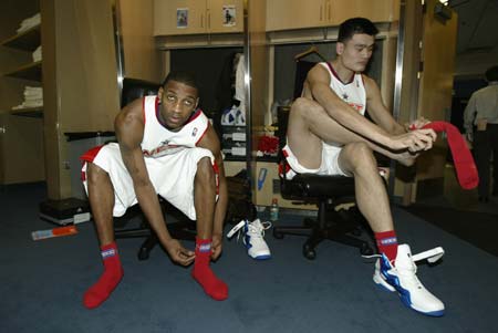 杨瀚森8+4+3 开拓者不敌雷霆；湖人险胜爵士（杨瀚森8分4板3助，雷霆擒开拓者；湖人惊险击退爵士）