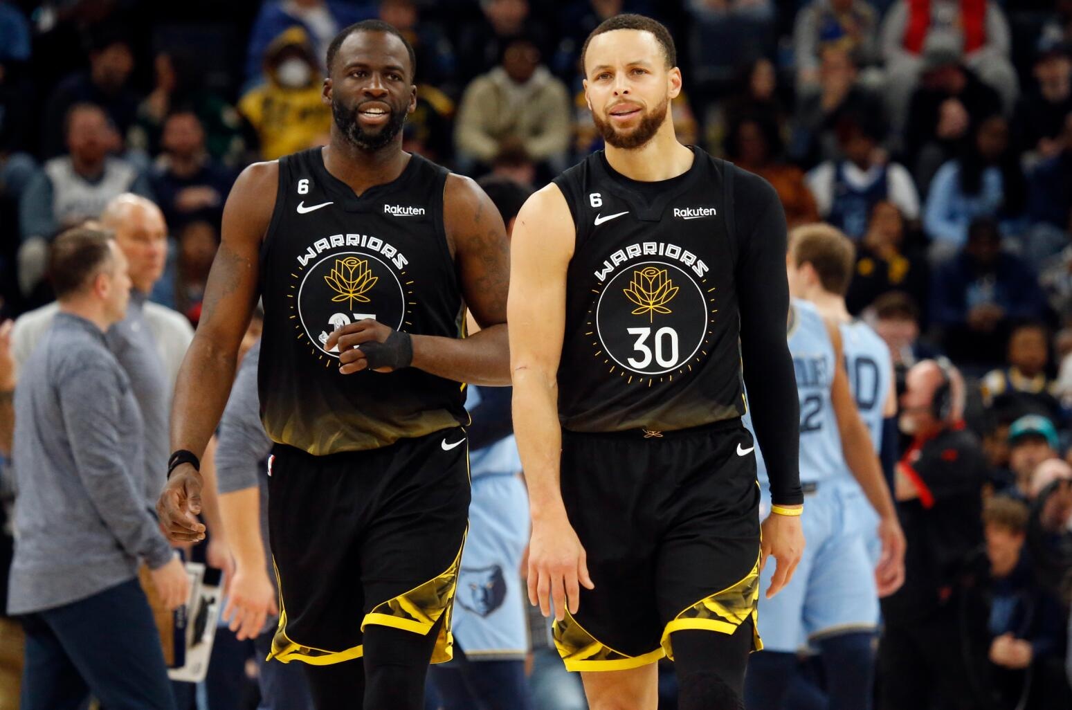 邵佳一会把青岛西海岸的这套5-4-1阵型自由切换...（邵佳一将灵活切换青岛西海岸的5-4-1阵型）