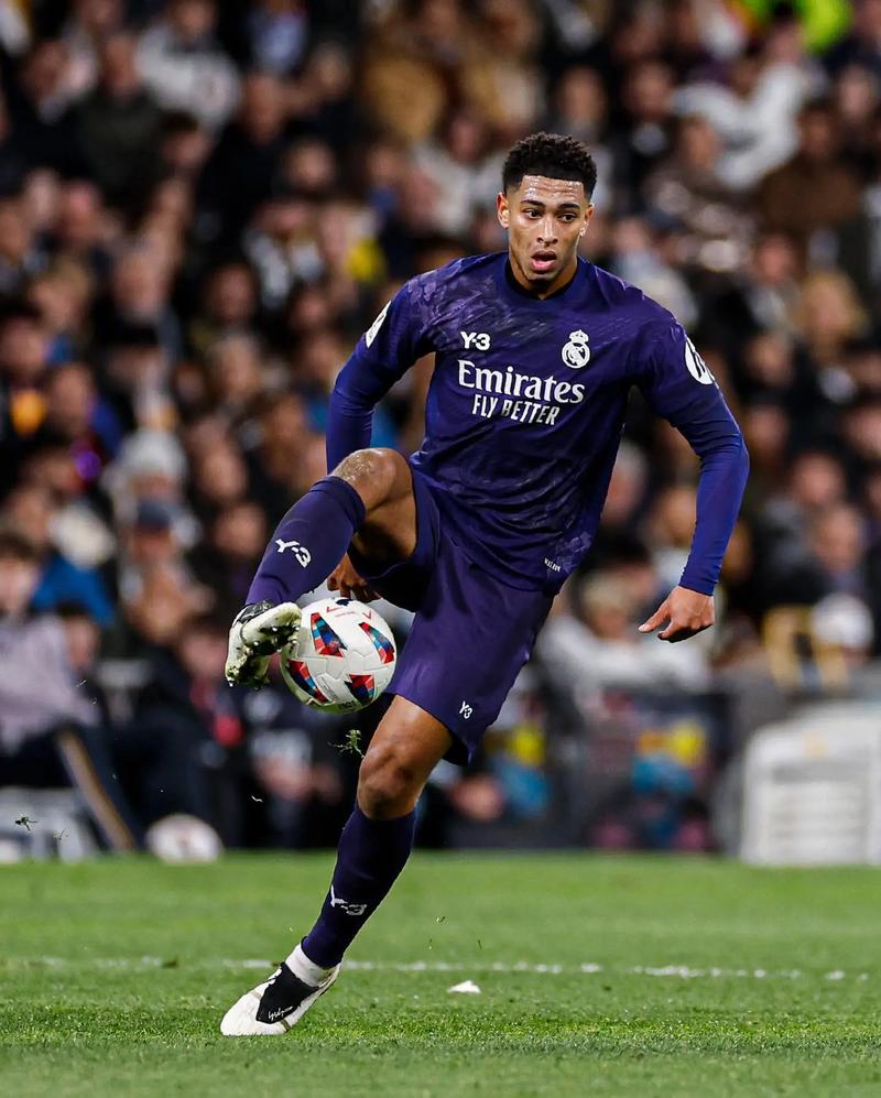 FIFA裁判主席：阿拉伯杯将试点新规，受伤球员罚下场2分钟（国际足联裁判负责人：阿拉伯杯将试行新规，受伤球员需离场2分钟）