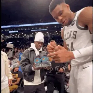 萨56：阿莱格里接手帅位后给我打了电话，并希望我留队（萨56：阿莱格里接任后来电挽留，盼我留队）