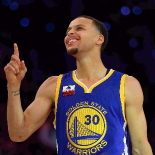 世界杯预热海报里没有C罗遭质疑，FIFA删除原海报改“怀旧”（C罗缺席世界杯预热海报引质疑，FIFA删原海报改发“怀旧版”）