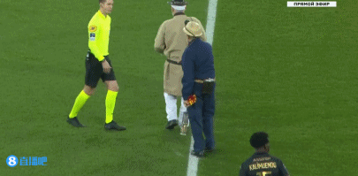 绿茵挥杆，心境随行——我的高尔夫初体验（碧草挥杆，心随球走——我的高尔夫初次邂逅）